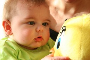 Tom heeft zelfs niet door dat ie in de zon zit!!