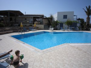 Het zwembadje bij de noodaccomodatie: afzien gewoon..